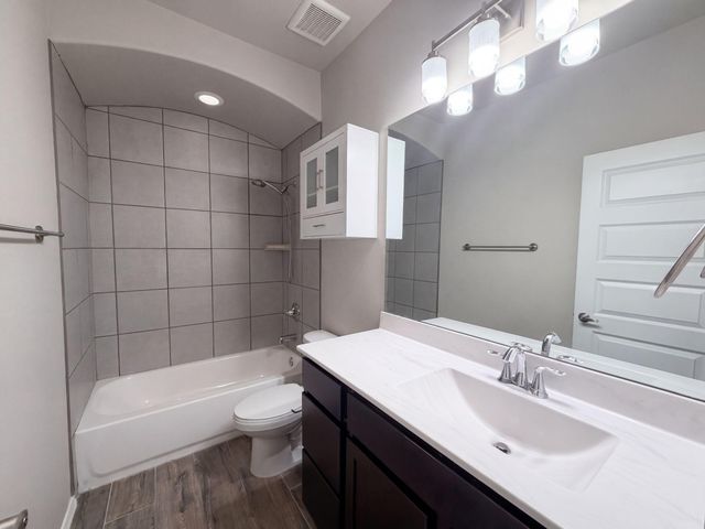 6384 Red Falcon Drive NE, Rio Rancho, NM 87144
