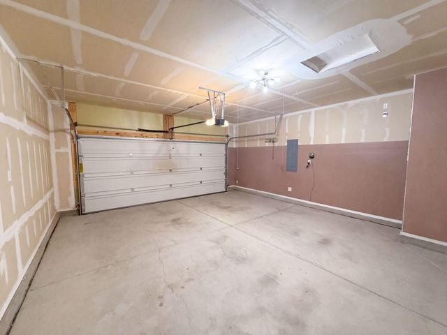 6384 Red Falcon Drive NE, Rio Rancho, NM 87144