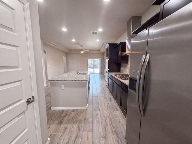 6384 Red Falcon Drive NE, Rio Rancho, NM 87144