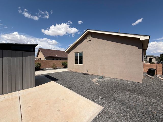 6384 Red Falcon Drive NE, Rio Rancho, NM 87144