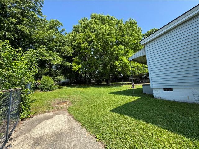 818 S Benbow Road, Greensboro, NC 27401