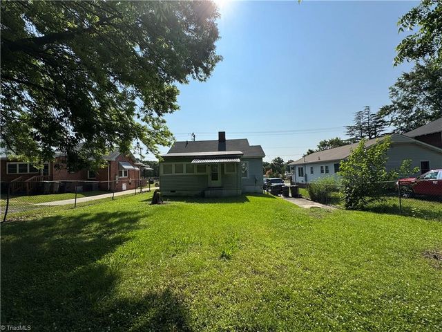818 S Benbow Road, Greensboro, NC 27401