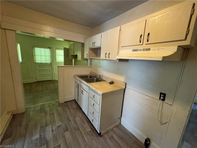 818 S Benbow Road, Greensboro, NC 27401