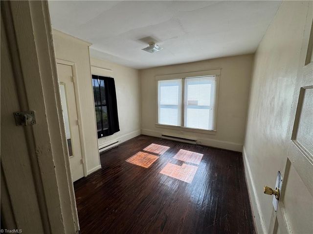 818 S Benbow Road, Greensboro, NC 27401