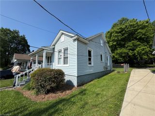 818 S Benbow Road, Greensboro, NC 27401