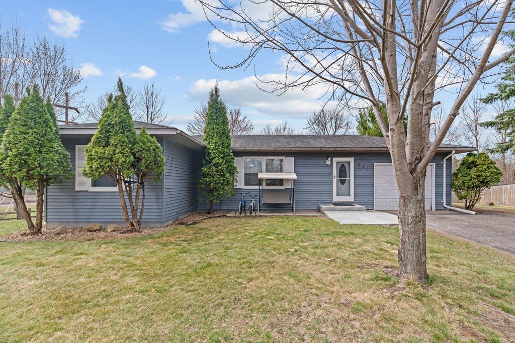 811 Page Street SW, Isanti, MN 55040