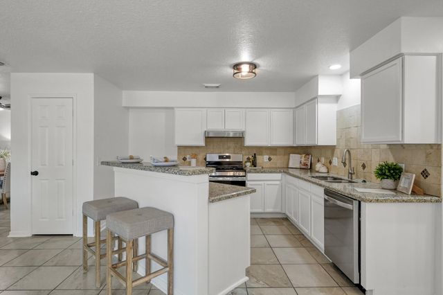 17602 S Summit Canyon Drive, Houston, TX 77095