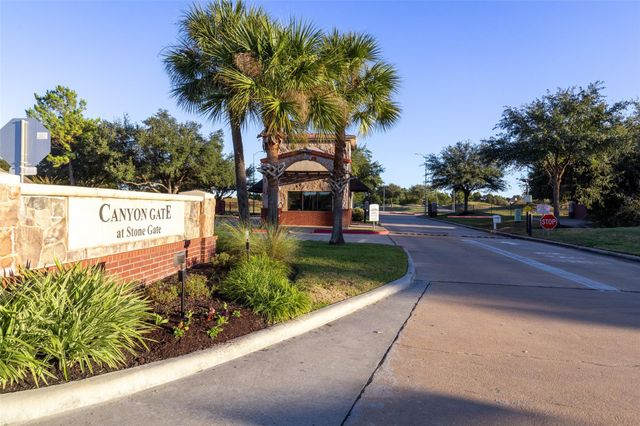 17602 S Summit Canyon Drive, Houston, TX 77095