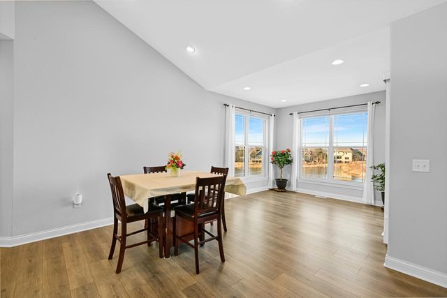 1525 Mohican TRAIL, Waukesha, WI 53189