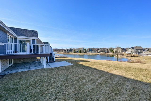 1525 Mohican TRAIL, Waukesha, WI 53189