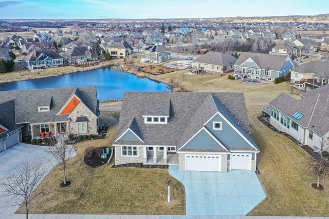 1525 Mohican TRAIL, Waukesha, WI 53189