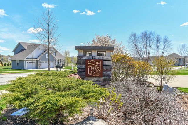 1525 Mohican TRAIL, Waukesha, WI 53189