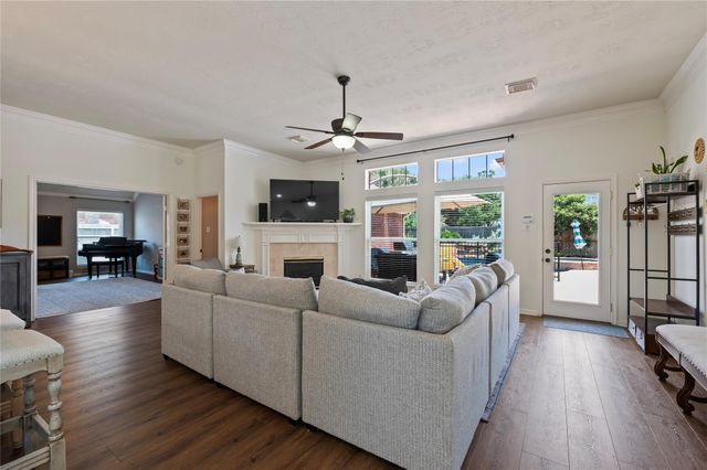 803 Hackberry Lane, Friendswood, TX 77546