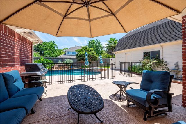 803 Hackberry Lane, Friendswood, TX 77546