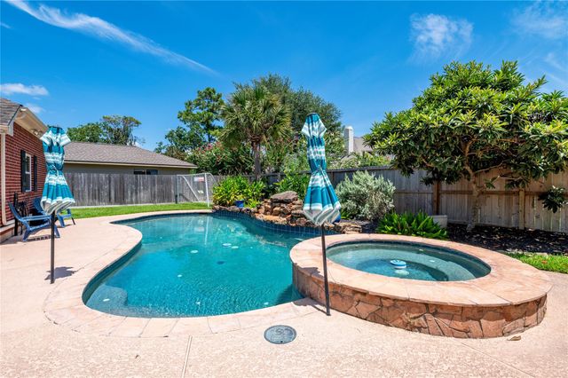803 Hackberry Lane, Friendswood, TX 77546