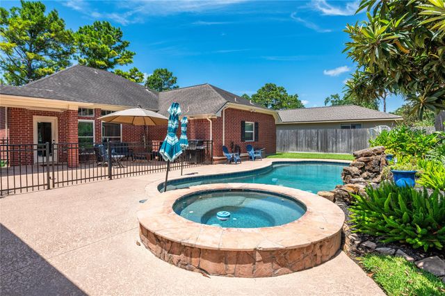 803 Hackberry Lane, Friendswood, TX 77546