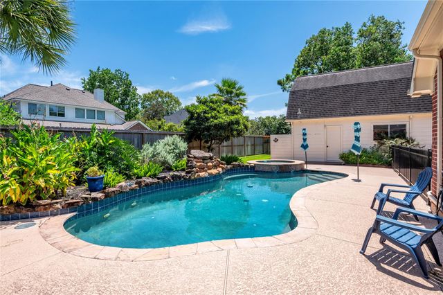 803 Hackberry Lane, Friendswood, TX 77546