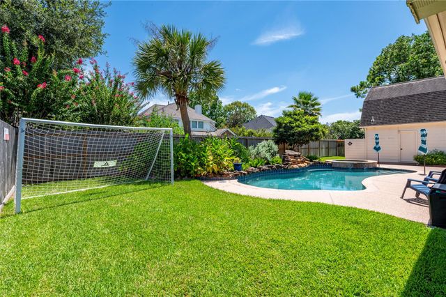 803 Hackberry Lane, Friendswood, TX 77546