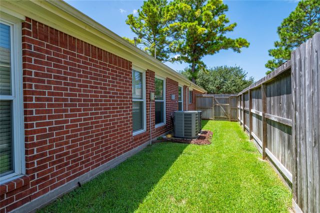 803 Hackberry Lane, Friendswood, TX 77546
