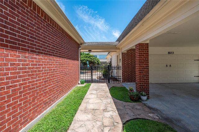 803 Hackberry Lane, Friendswood, TX 77546