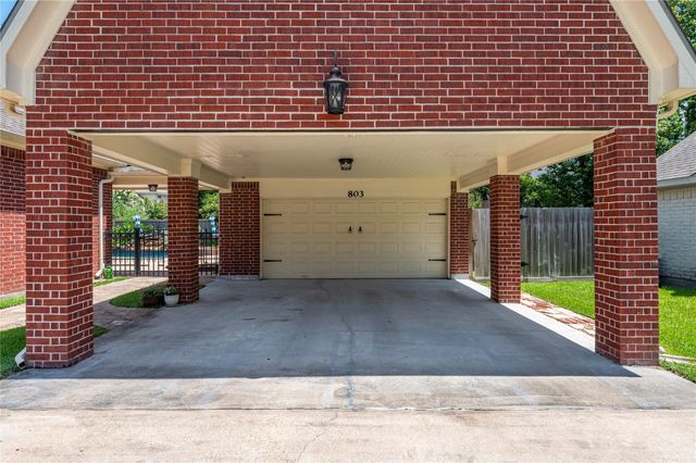 803 Hackberry Lane, Friendswood, TX 77546