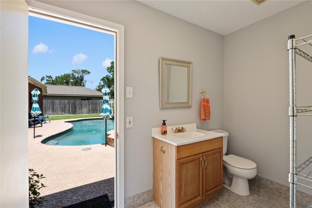 803 Hackberry Lane, Friendswood, TX 77546