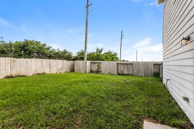 339 Sea Breeze Drive, Bacliff, TX 77518