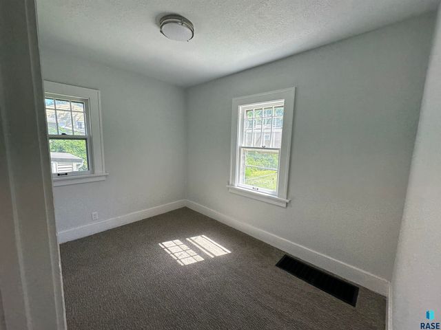 726 W 26th St Street, Sioux Falls, SD 57105