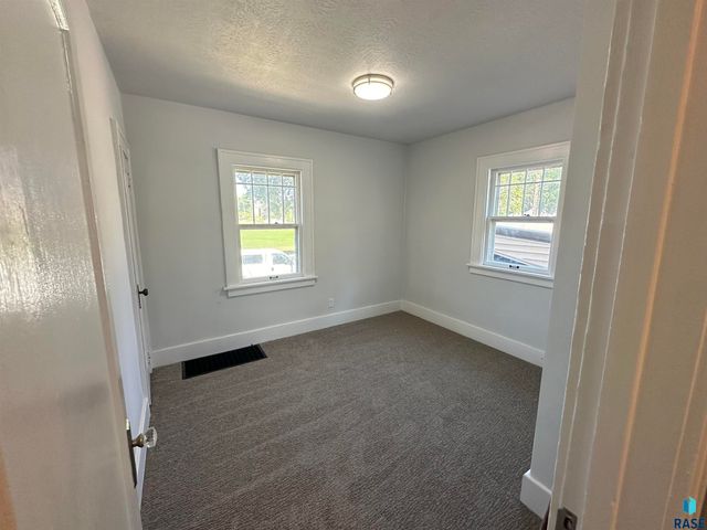 726 W 26th St Street, Sioux Falls, SD 57105