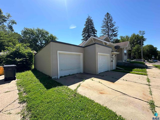 726 W 26th St Street, Sioux Falls, SD 57105