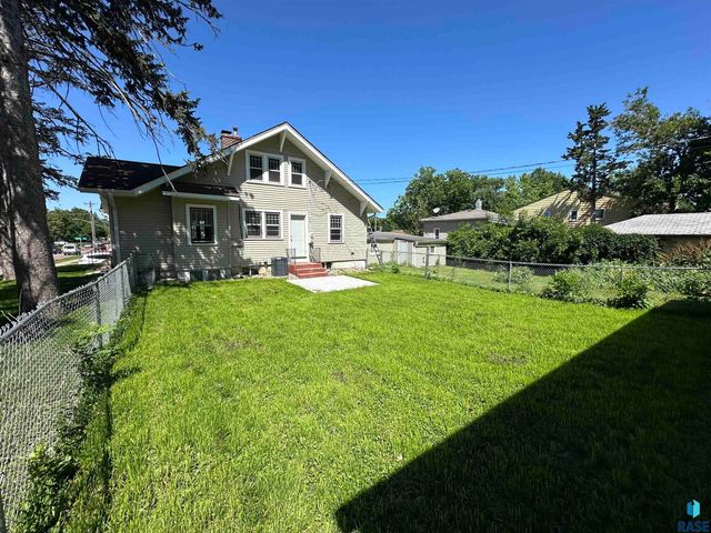 726 W 26th St Street, Sioux Falls, SD 57105