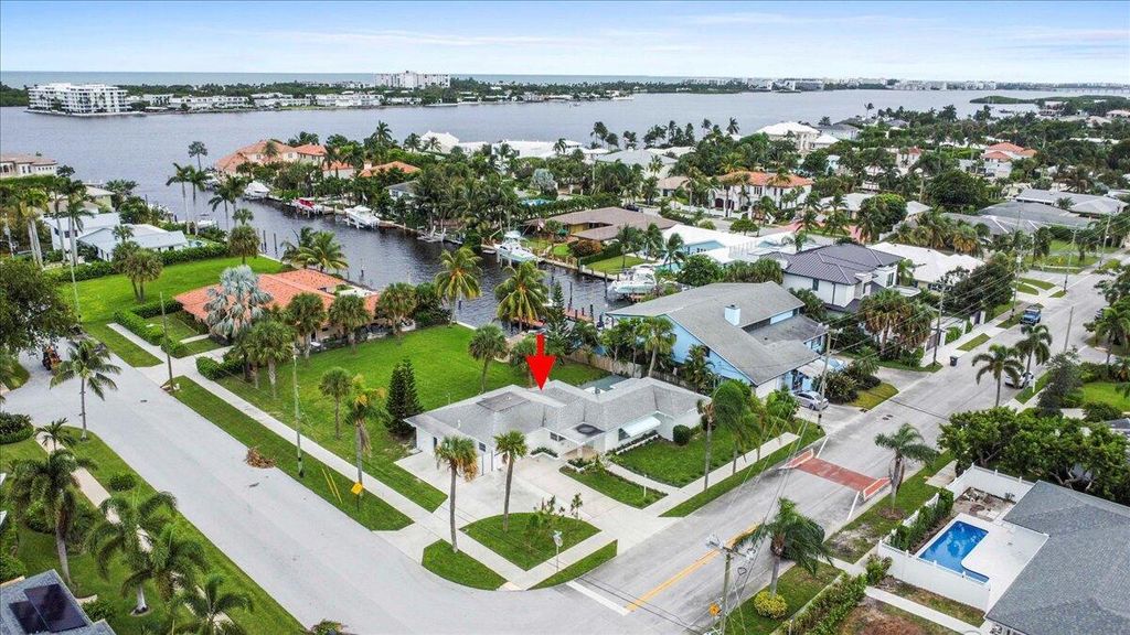 2412 N Lakeside Drive, Lake Worth Beach, FL 33460