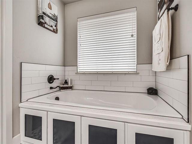 20629 Twisted Oak Road, Harrah, OK 73045