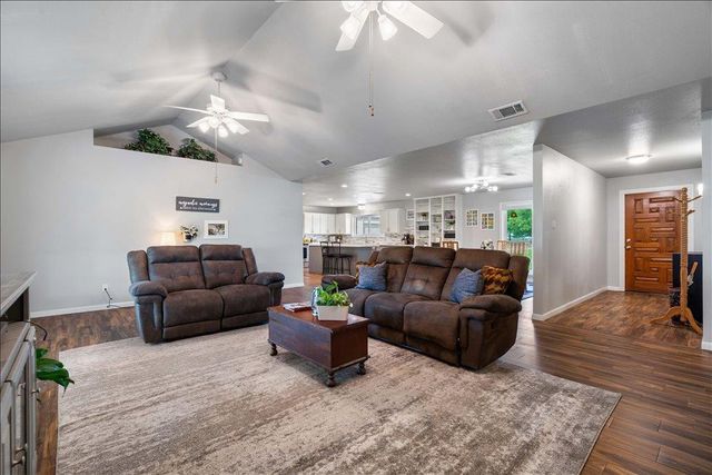 311 WINDY LN, Taylor, TX 76574