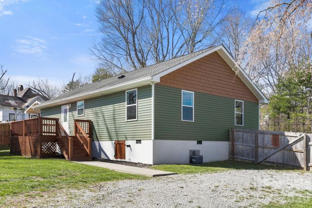 1844 Willow Road, Hendersonville, NC 28739