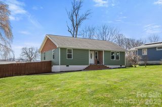 1844 Willow Road, Hendersonville, NC 28739