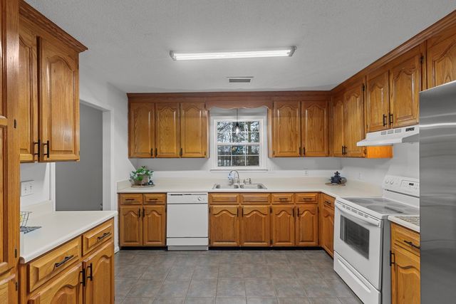 792 County Rd 60, Skipperville, AL 36374