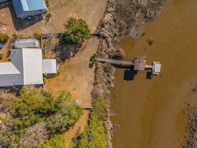 1448 Horseshoe Cove Road, Waverly, GA 31565