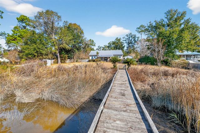 1448 Horseshoe Cove Road, Waverly, GA 31565