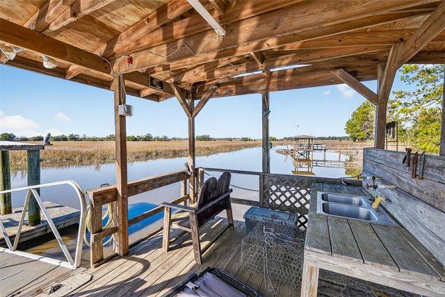 1448 Horseshoe Cove Road, Waverly, GA 31565