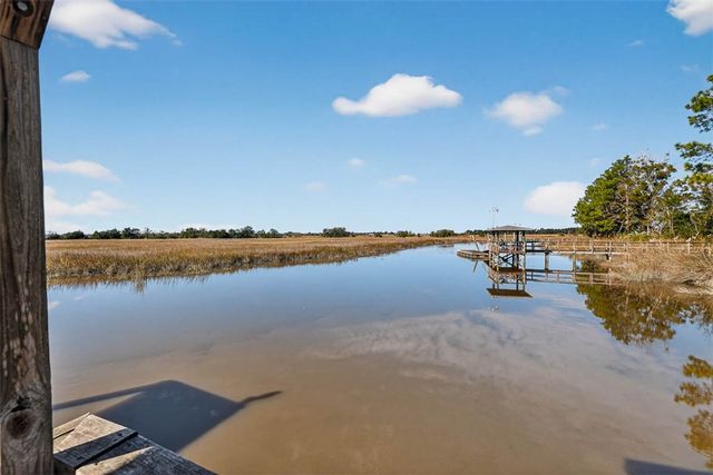 1448 Horseshoe Cove Road, Waverly, GA 31565