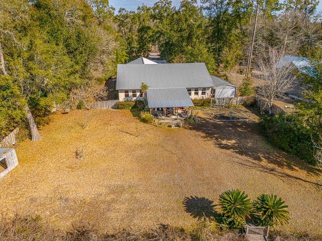 1448 Horseshoe Cove Road, Waverly, GA 31565