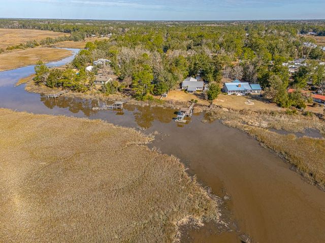 1448 Horseshoe Cove Road, Waverly, GA 31565