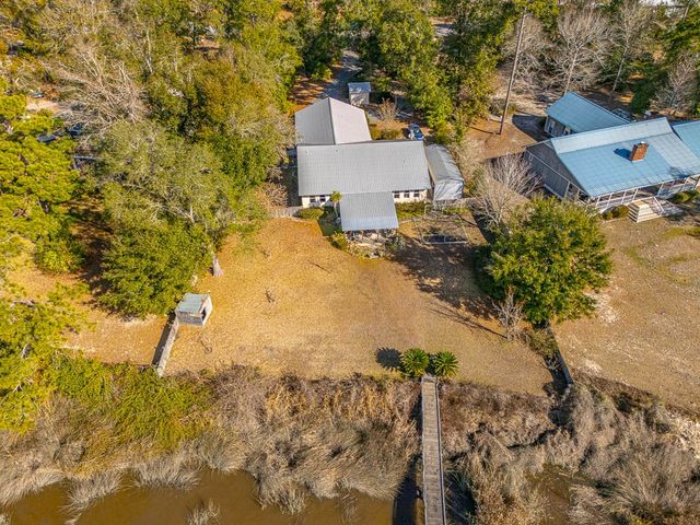 1448 Horseshoe Cove Road, Waverly, GA 31565