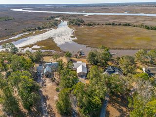 1448 Horseshoe Cove Road, Waverly, GA 31565