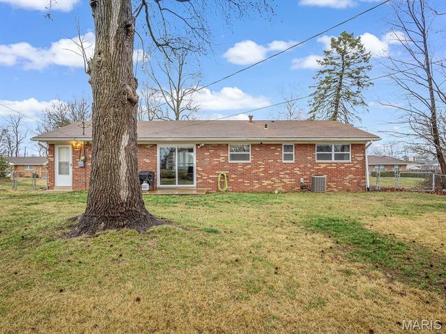 10 Meckfessel Drive, Fairview Heights, IL 62208