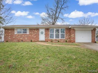10 Meckfessel Drive, Fairview Heights, IL 62208