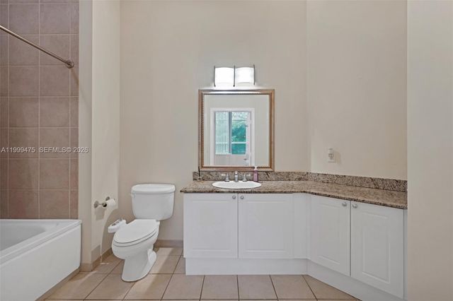 19501 W Country Club Dr 208, Aventura, FL 33180