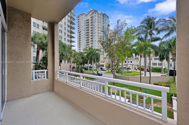 19501 W Country Club Dr 208, Aventura, FL 33180