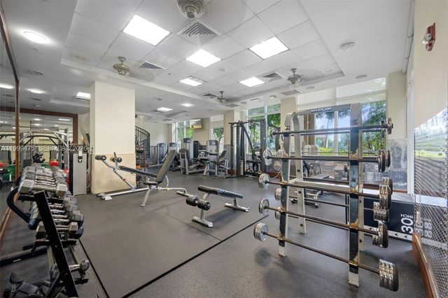 19501 W Country Club Dr 208, Aventura, FL 33180
